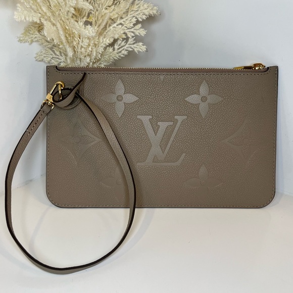 🎀 Louis Vuitton Turtle Dove Monogram Giant Empreinte Leather Neverfull Pochette - Picture 2 of 15